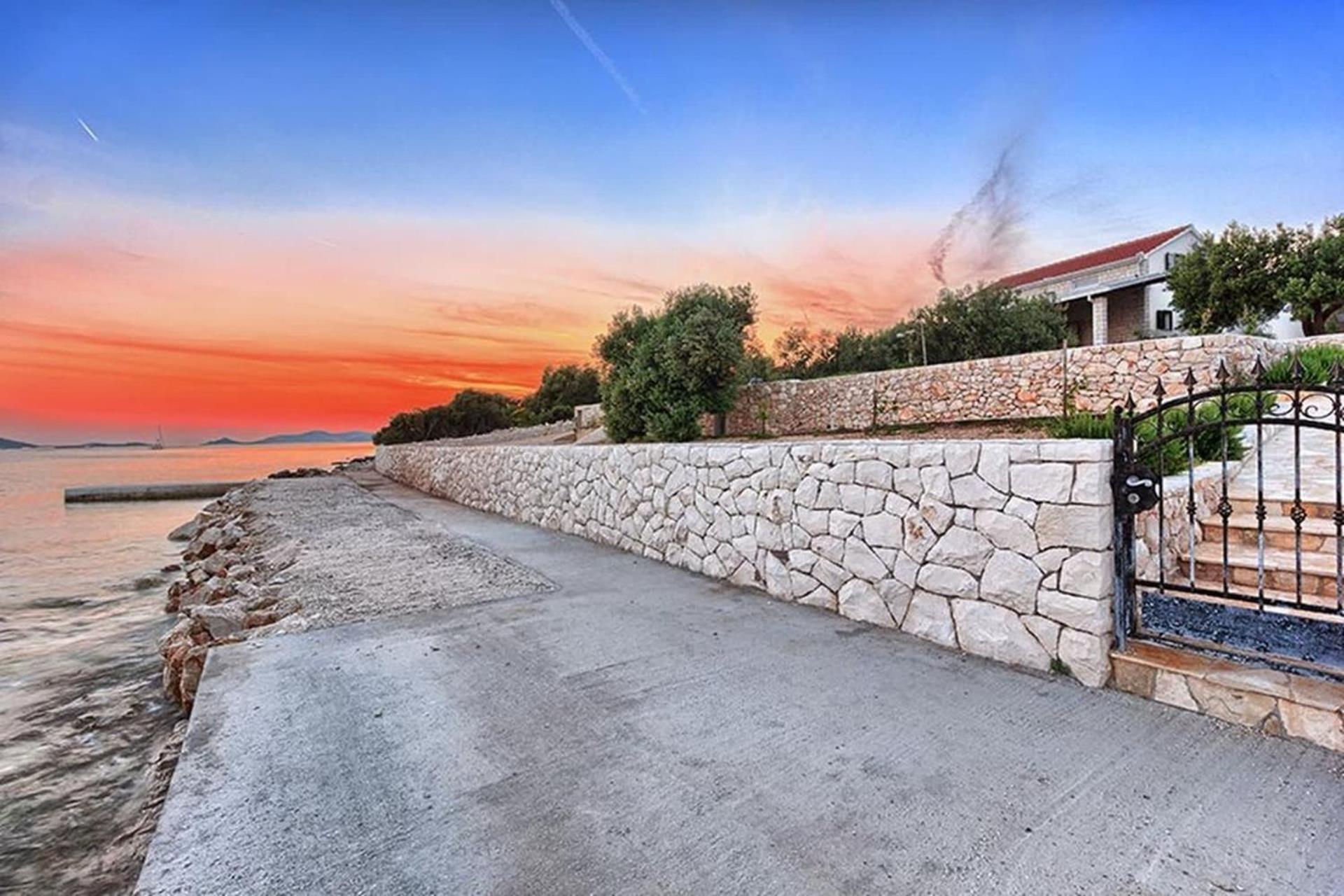 Traditional Dalmatian Stone House By The Sea Okrug Gornji Zewnętrze zdjęcie